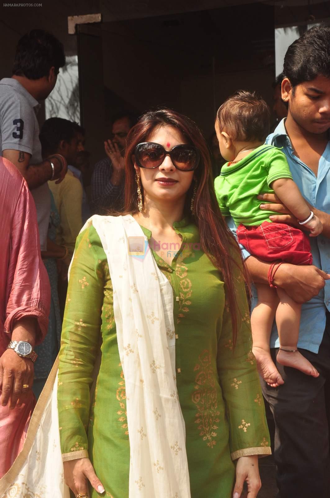 Tanisha Mukherjee at North Bombay Sarbojanin Durga Puja 2015 on 22nd Oct 2015