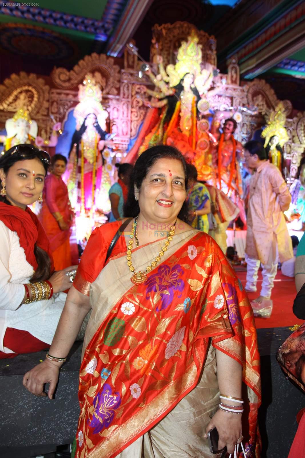 Anuradha Paudwal at North Bombay Sarbojanin Durga Puja 2015 on 22nd Oct 2015