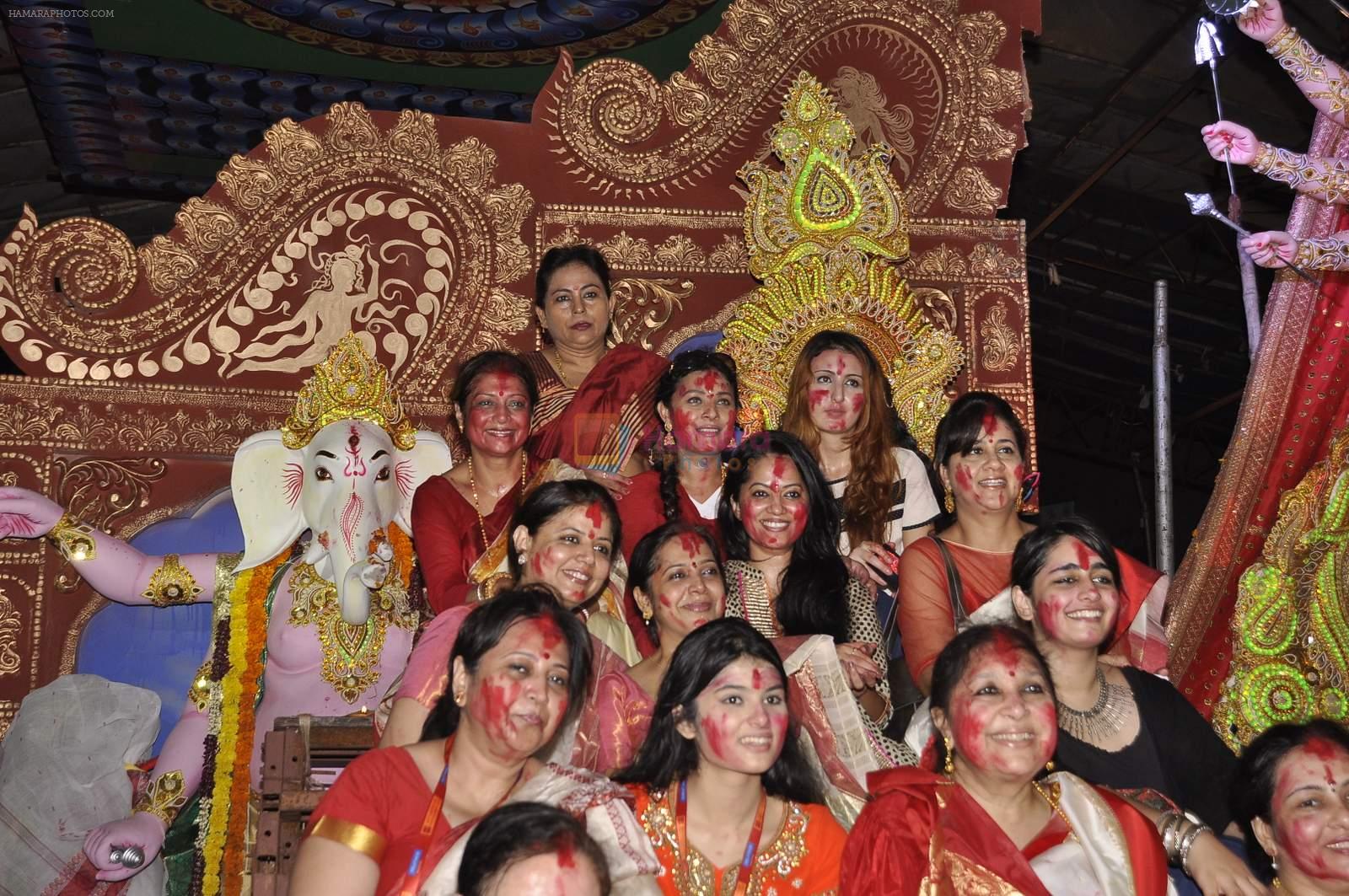 Sharbani Mukherjee at North Bombay Sarbojanin Durga Puja 2015 on 22nd Oct 2015