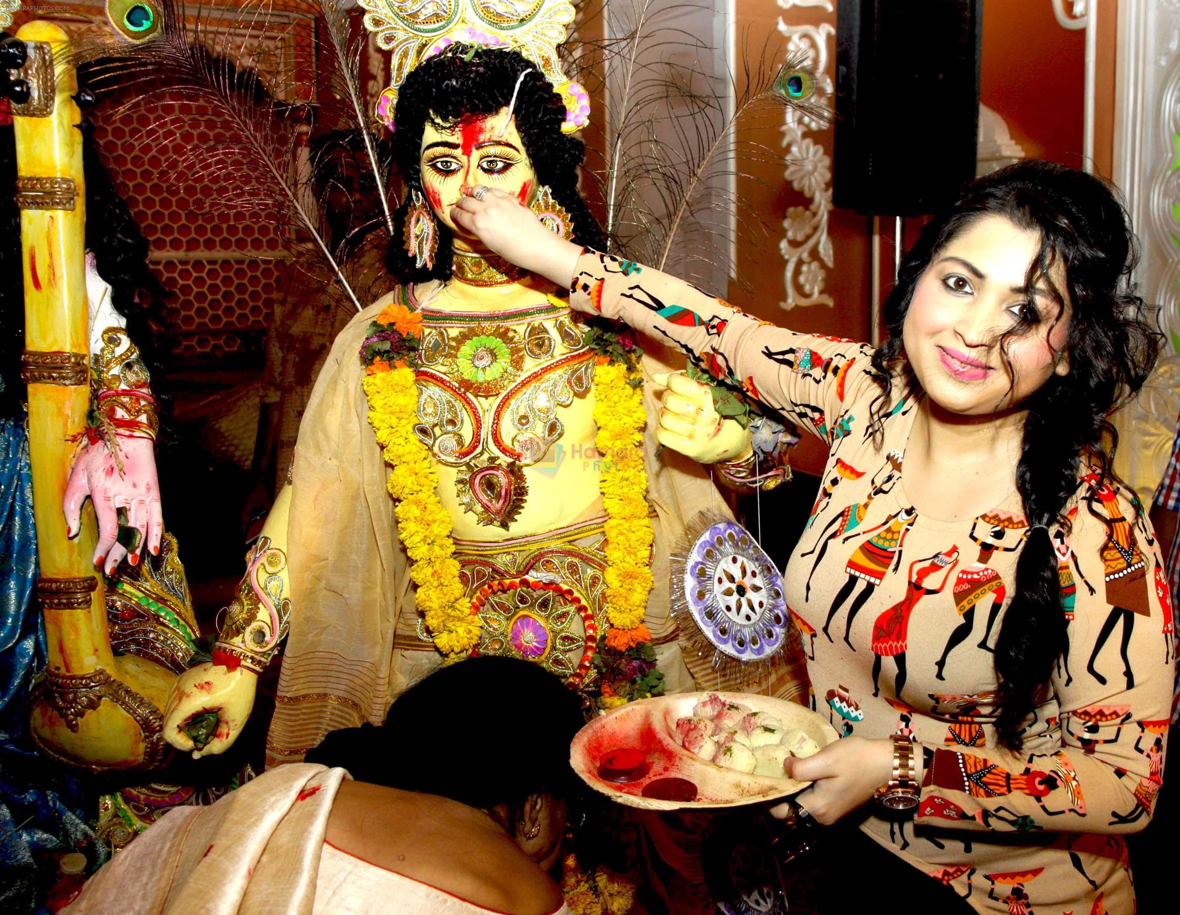 Misti Mukerjee went for sindoor khela at Bangur Nagar Sarvjanik Durga Puja on 23rd Oct 2015