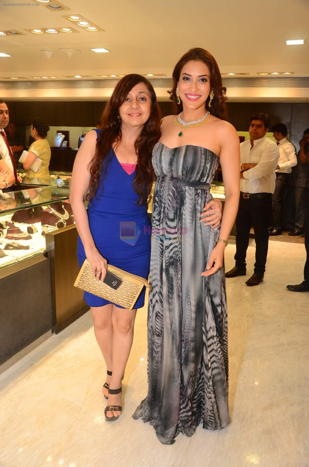 Rashmi Nigam at Mahesh Notandas store for festive collection launch on 23rd Oct 2015