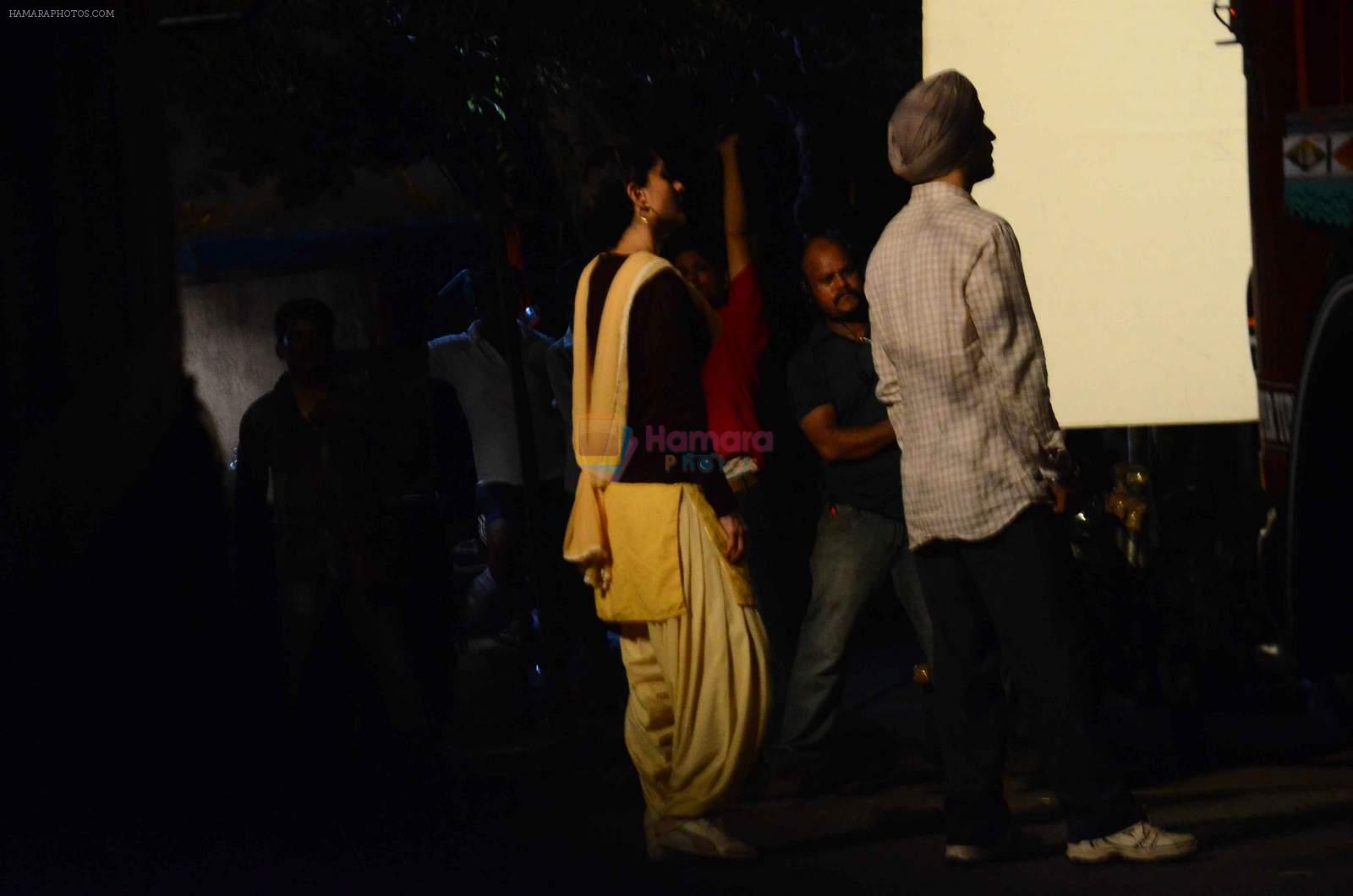Kareena Kapoor on location of Udta Panjabi on 24th Oct 2015