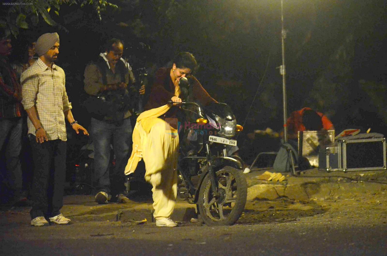 Kareena Kapoor on location of Udta Panjabi on 24th Oct 2015