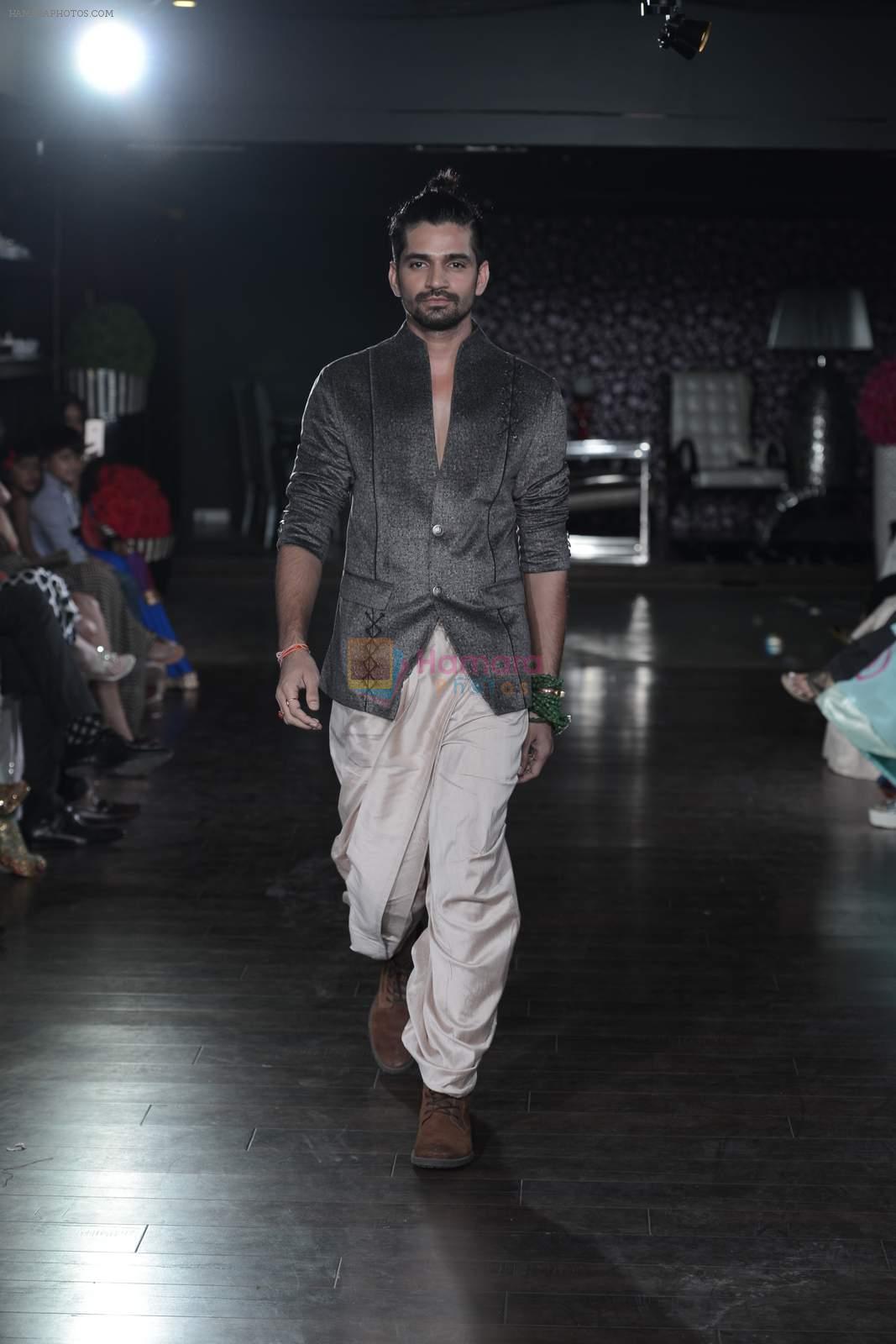 Model walks for Amy Billimoria charity show in Juhu, Mumbai on 26th Oct 2015