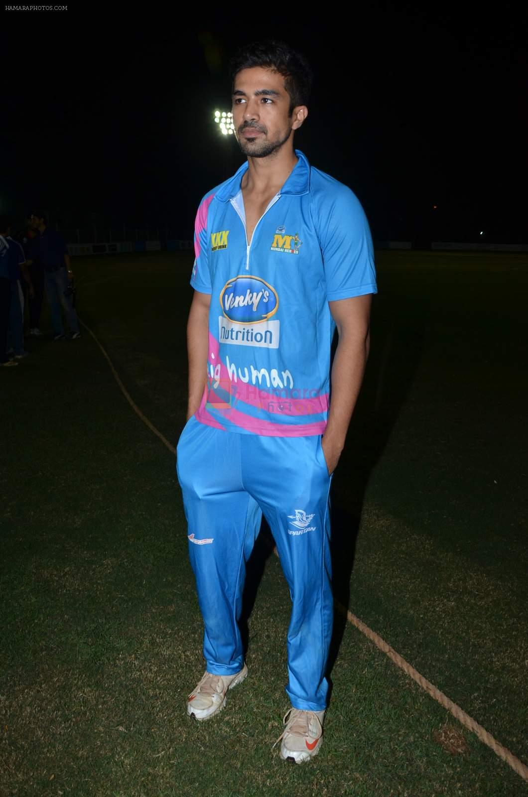 Saqib Saleem at Mumbai Heroes corporate cricket match in Santacruz on 26th Oct 2015