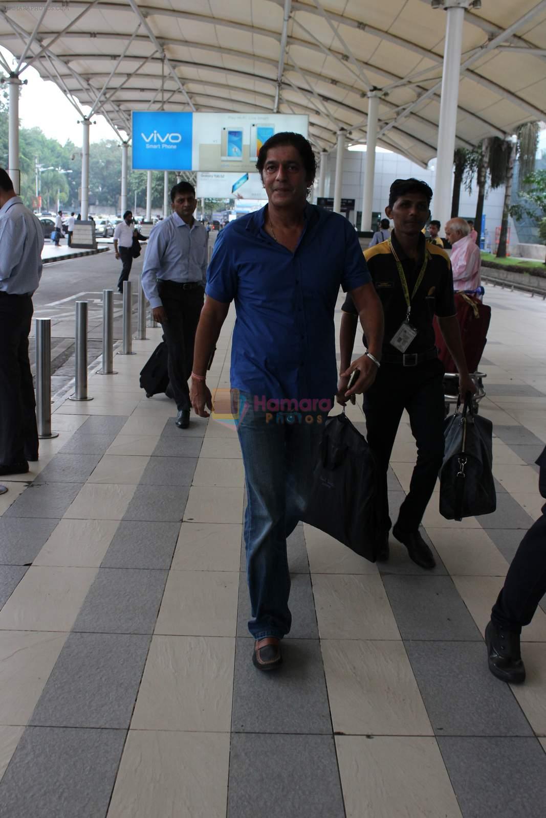 Chunky Pandey snapped at airport in Mumbai on 27th Oct 2015