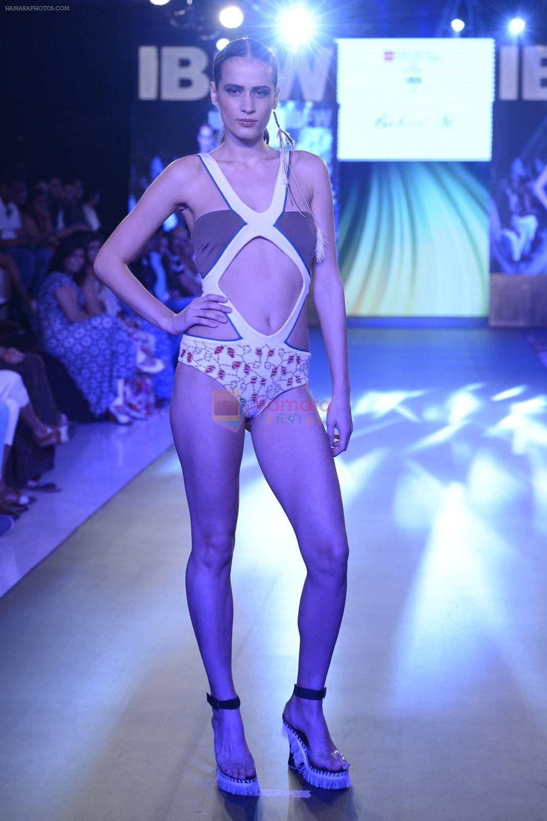 Model walk the ramp for Babita Malkani Show at Gionee india beach fashion week day 1 on 29th Oct 2015