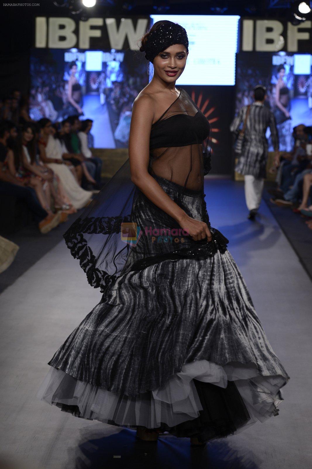 Model walk the ramp for Mayyur Girrotra Show on day 2 of Gionee India Beach Fashion Week on 30th Oct 2015