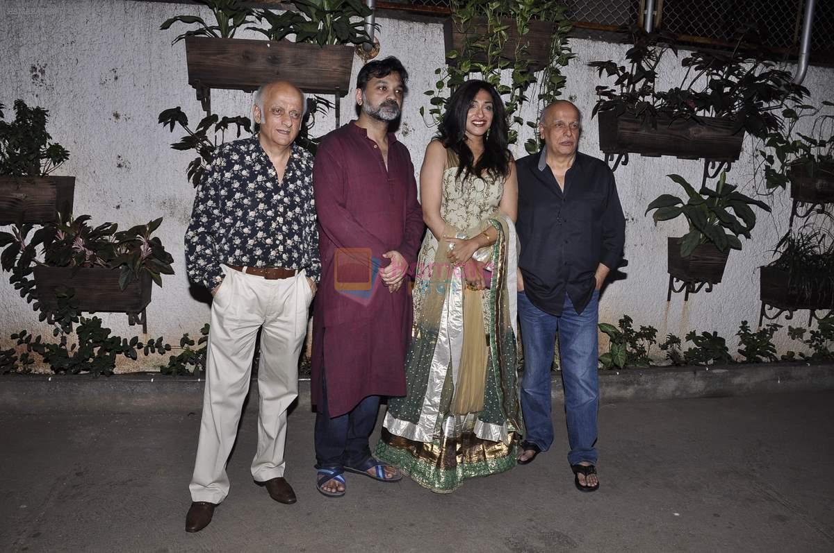Mukesh Bhatt, Rituparna Sengupta, Mahesh Bhatt at Movie screening at Sunny Super Sound on 31st Oct 2015