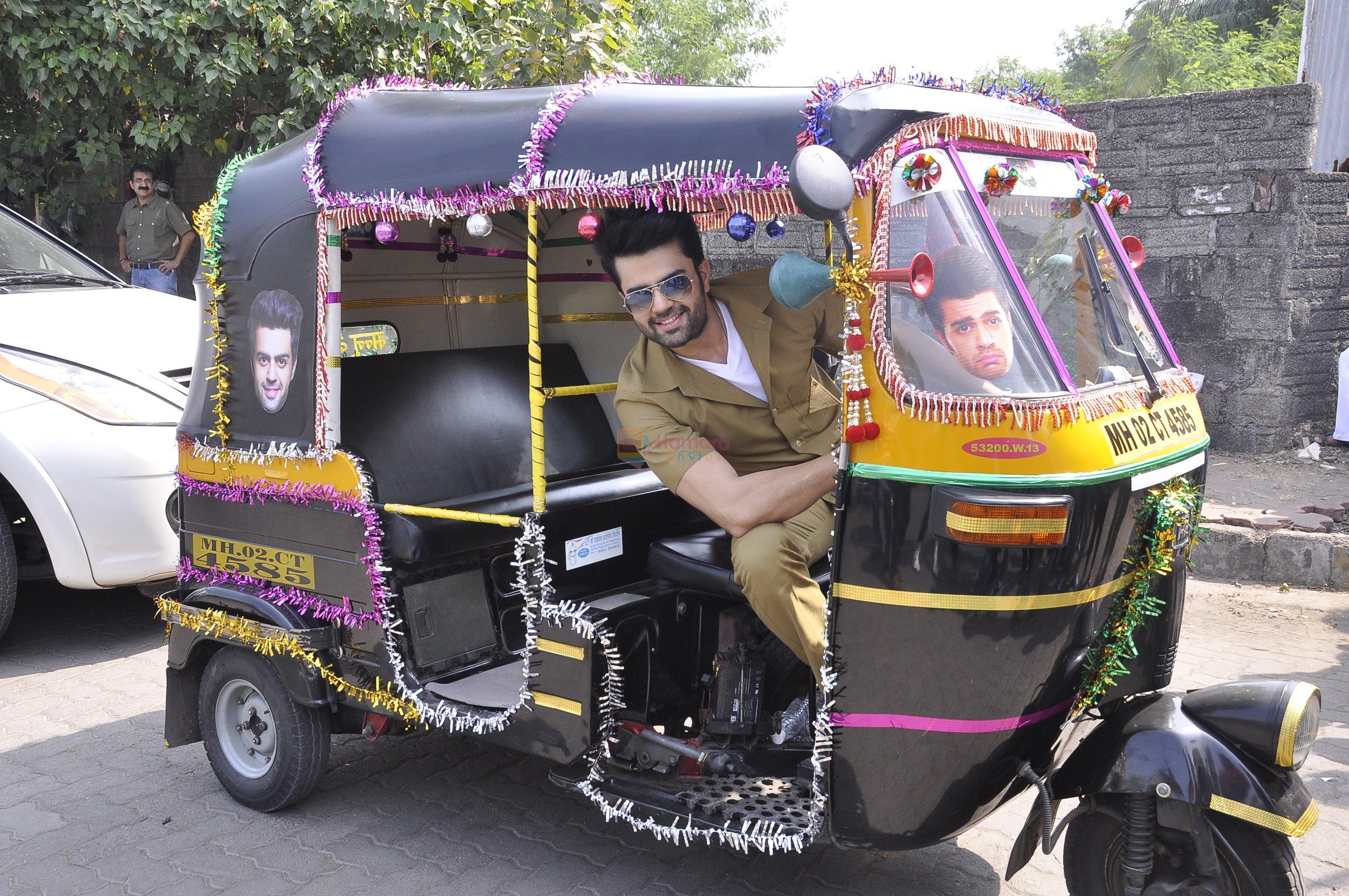 Manish Paul turns autorickshaw driver for Mission sapne on 2nd Nov 2015
