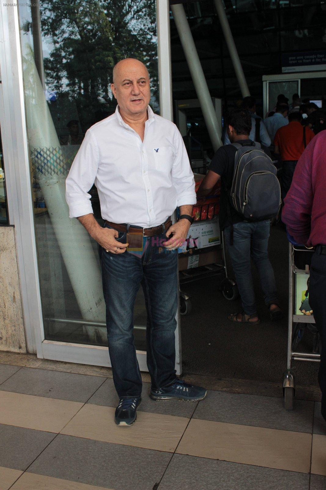 Anupam Kher snapped at airport on 4th Nov 2015