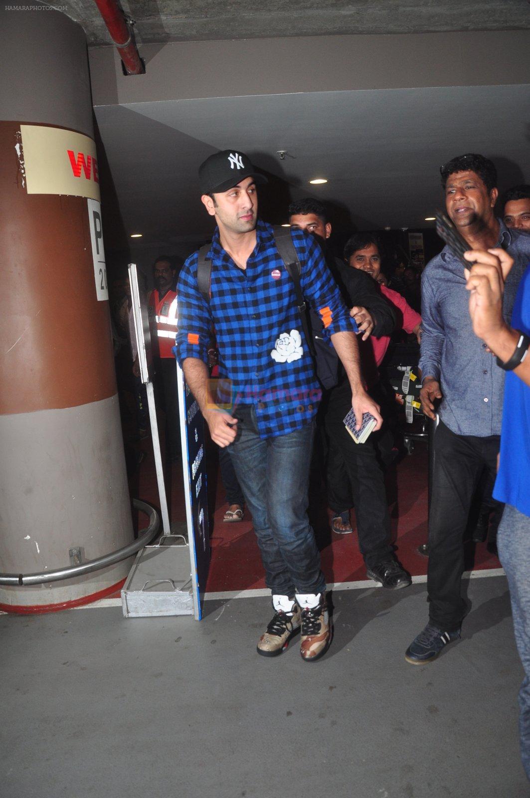 Ranbir Kapoor at airport on 5th Nov 2015