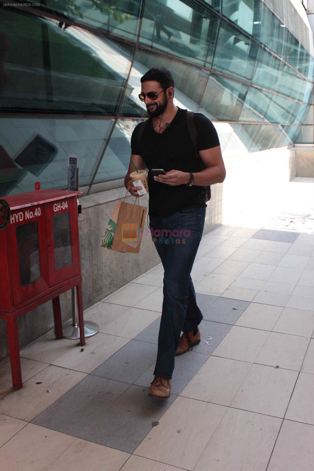 Arunoday Singh snapped at airport on 7th Nov 2015