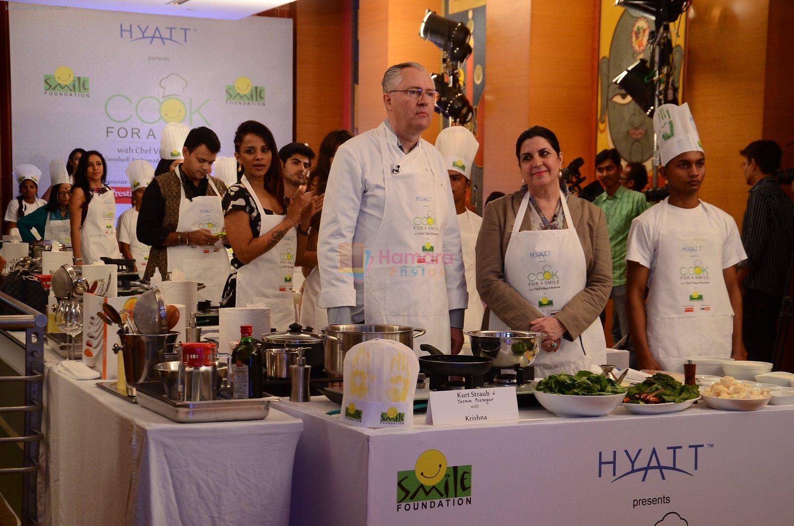 manasi scott at smile foundation cooking event on 7th Nov 2015