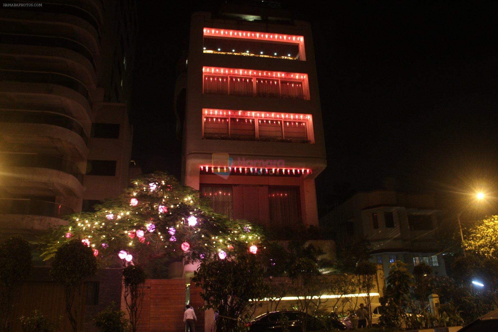 Abhishek's new home lit up for Diwali on 7th Nov 2015