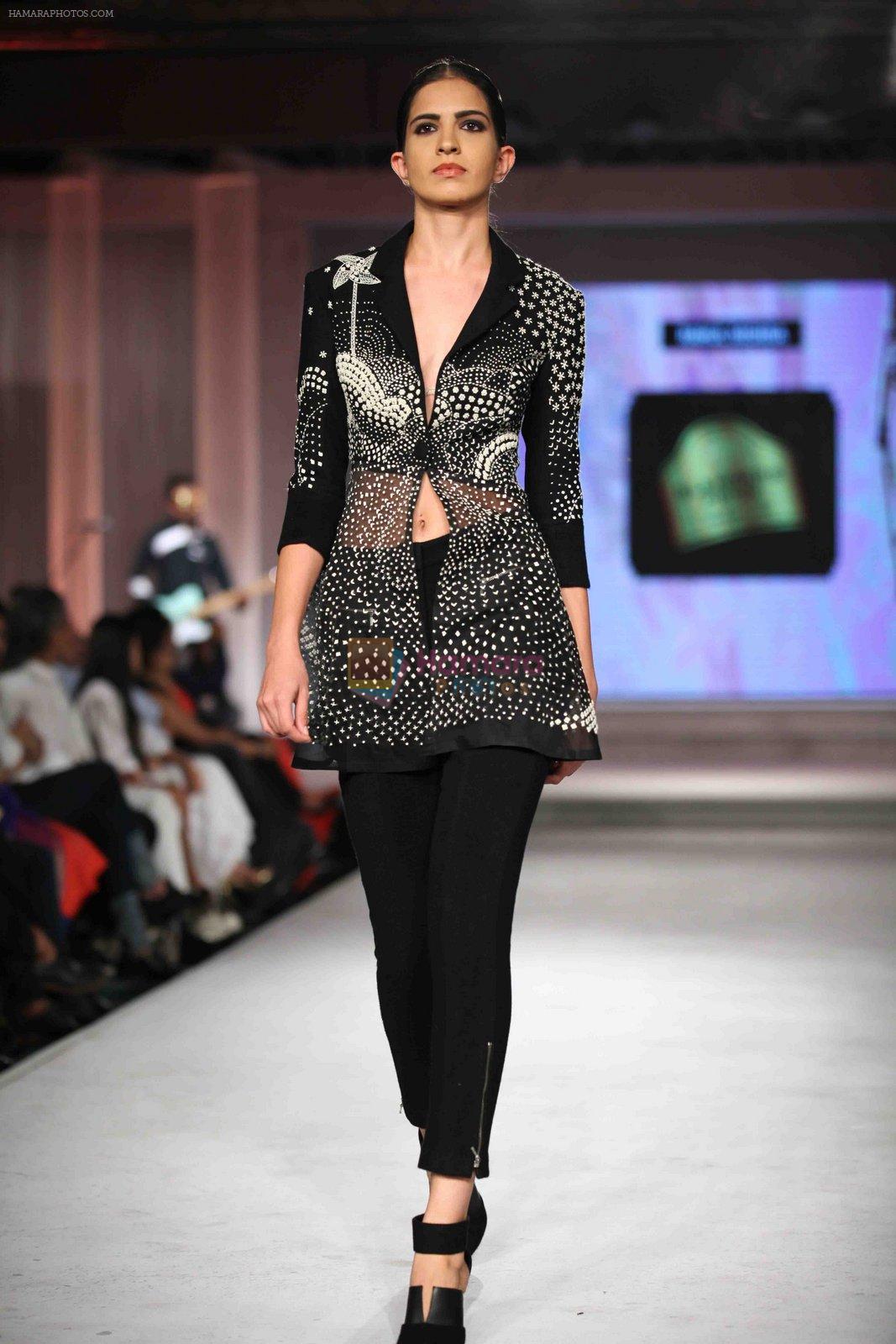 Model walks for Rahul Mishra in Kolkata for Blenders show on 8th Nov 2015