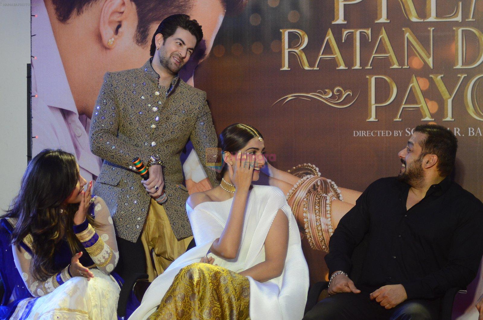 Sonam Kapoor, Salman Khan, Swara Bhaskar, Neil Mukesh  at Prem Ratan Dhan Payo press Meet on 8th Nov 2015