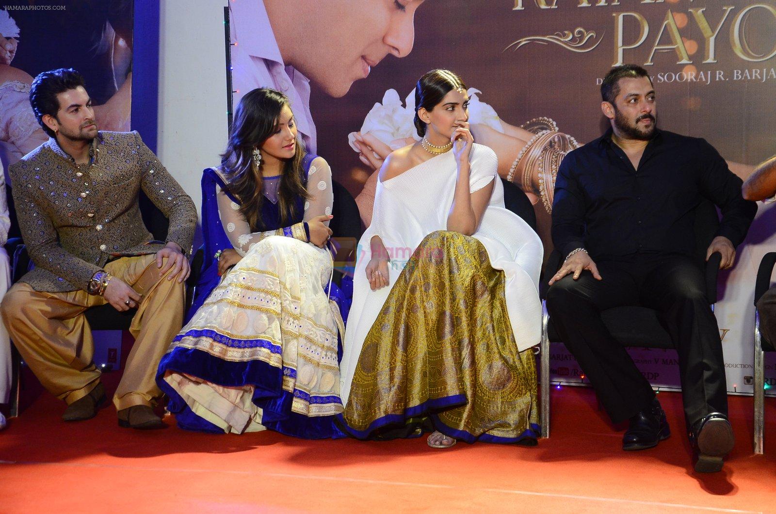 Sonam Kapoor, Salman Khan at Prem Ratan Dhan Payo press Meet on 8th Nov 2015