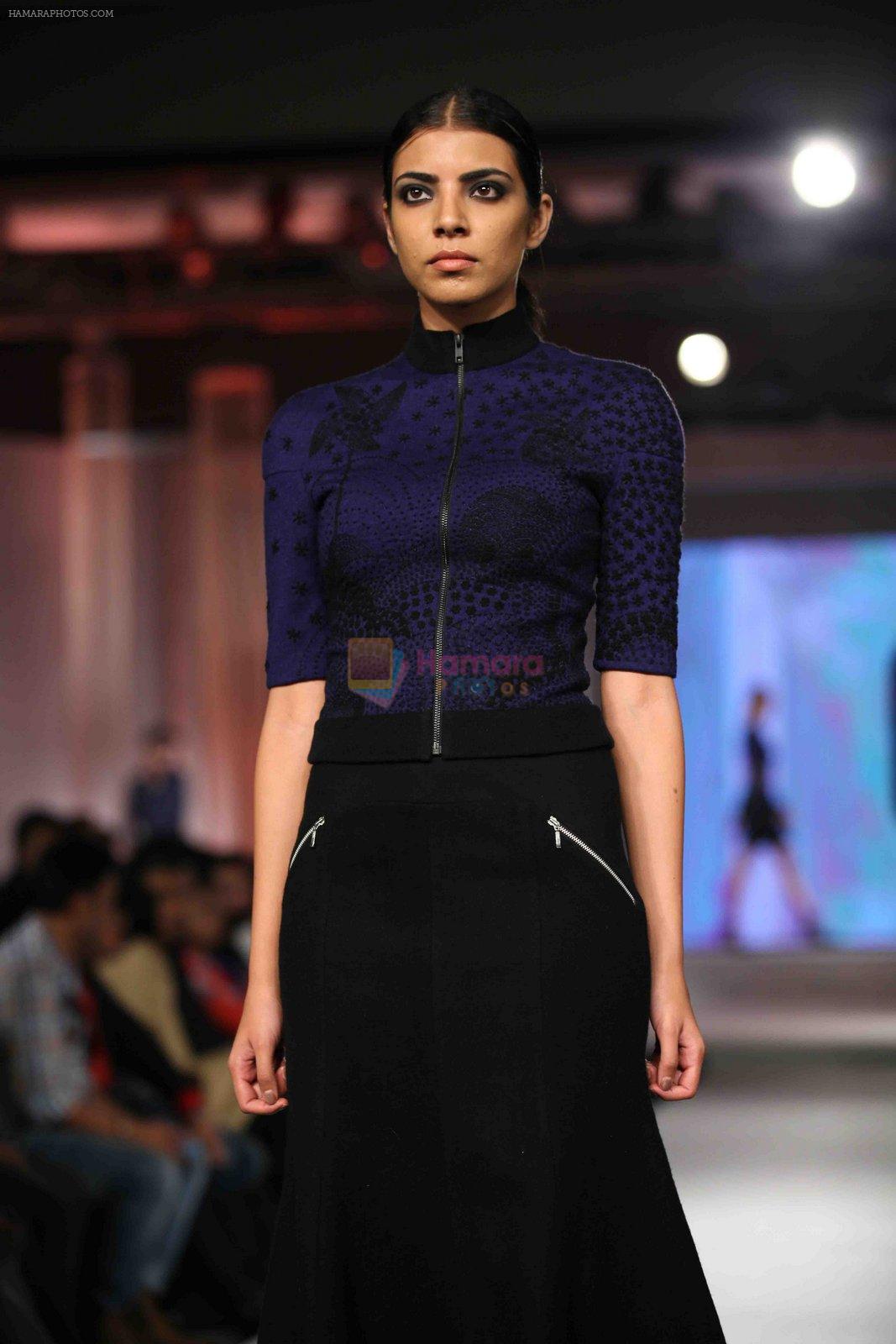 Model walks for Rahul Mishra in Kolkata for Blenders show on 8th Nov 2015