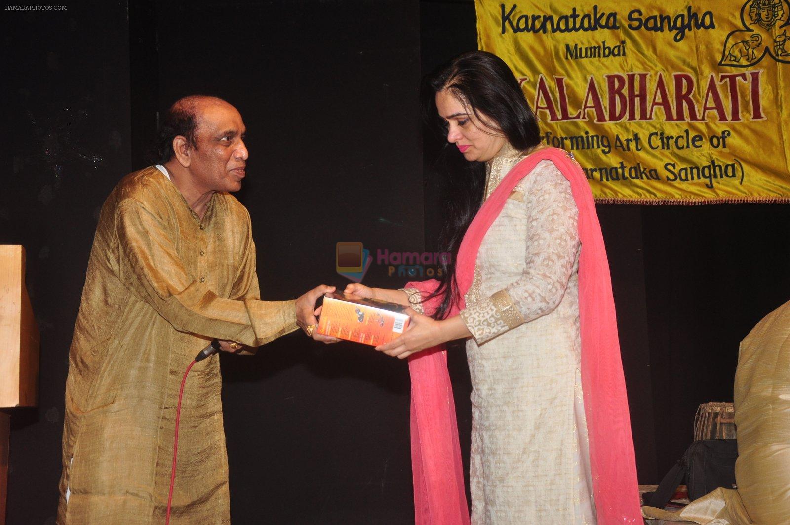Padmini Kolhapure at a classical concert on 8th Nov 2015