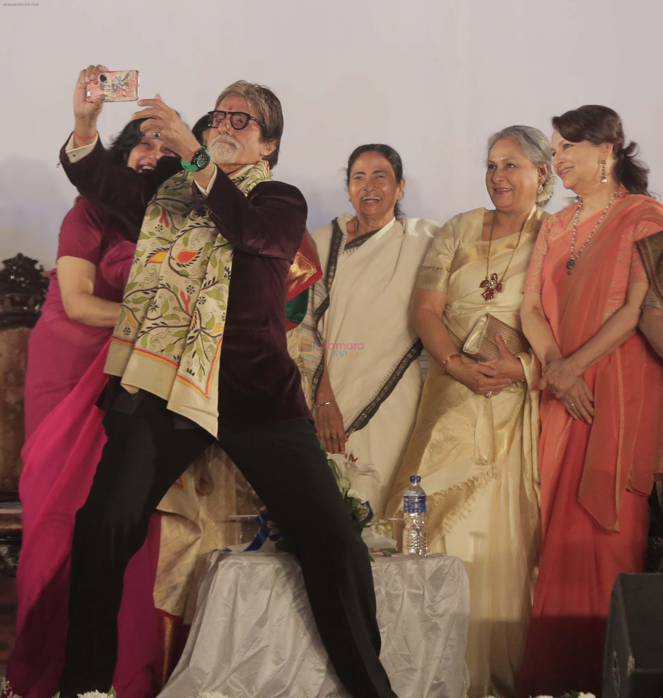 Amitabh Bachchan at 21st Kolkata International Film Fastival on 14th Nov 2015