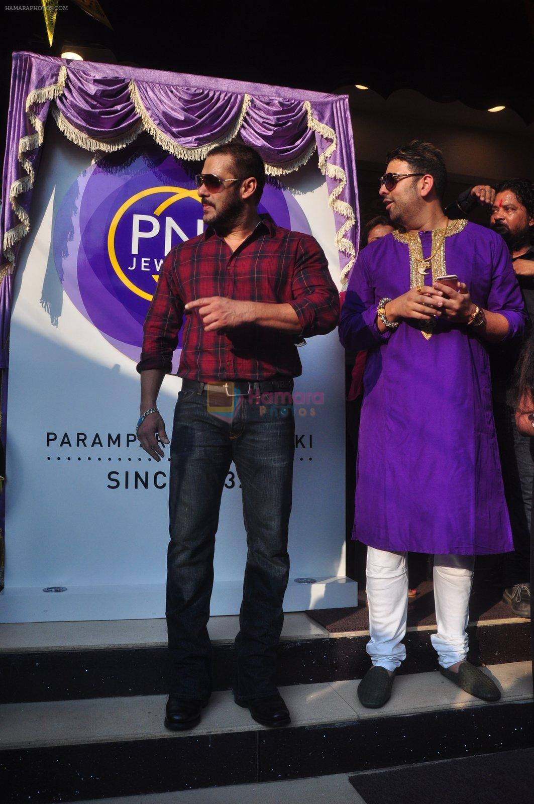 Salman Khan at PN Gadgil jewellers promotions event on 13th Nov 2015