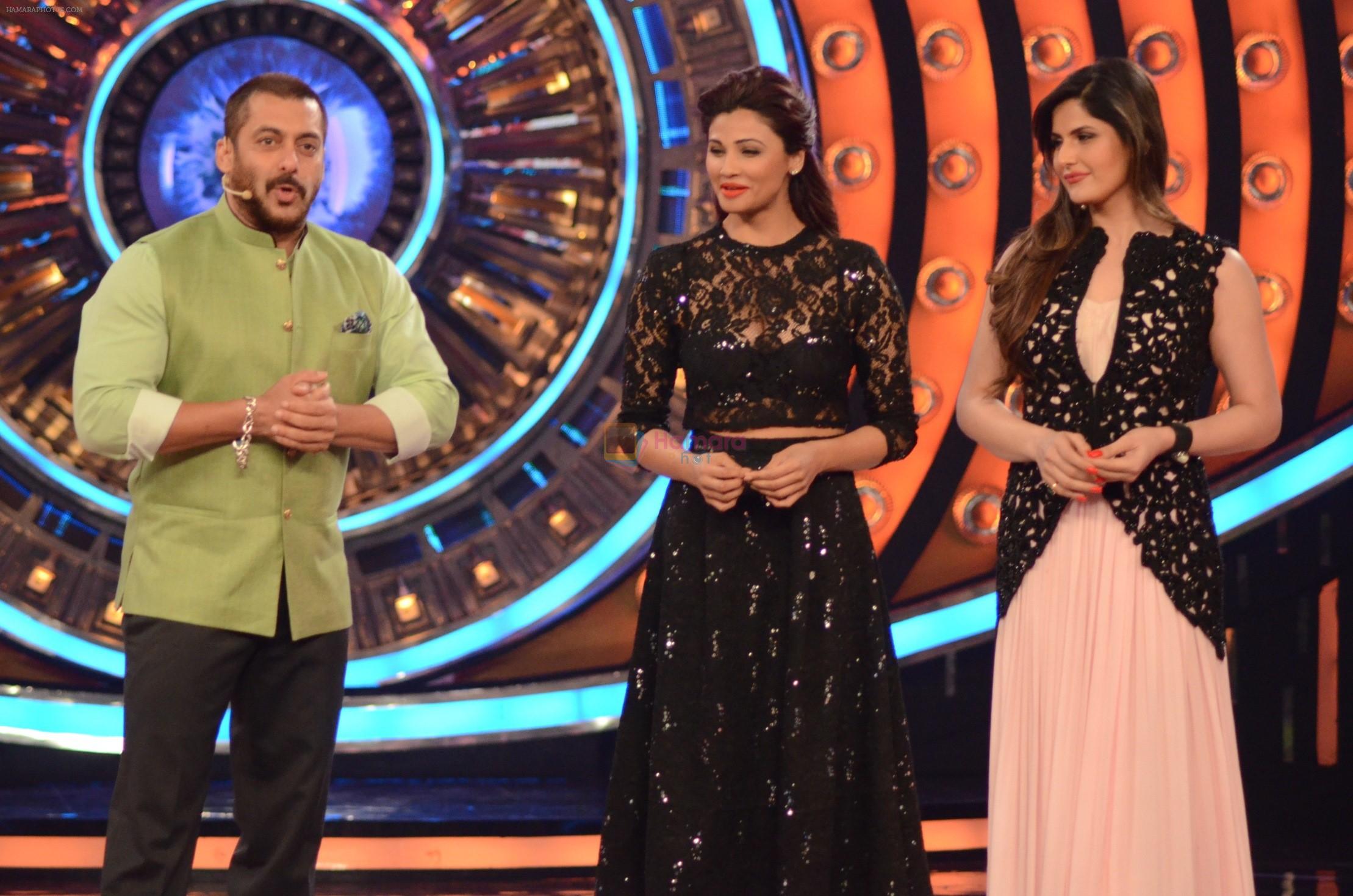 Salman with Daisy and Zarine at the Bigg Boss House on 14th Nov 2015