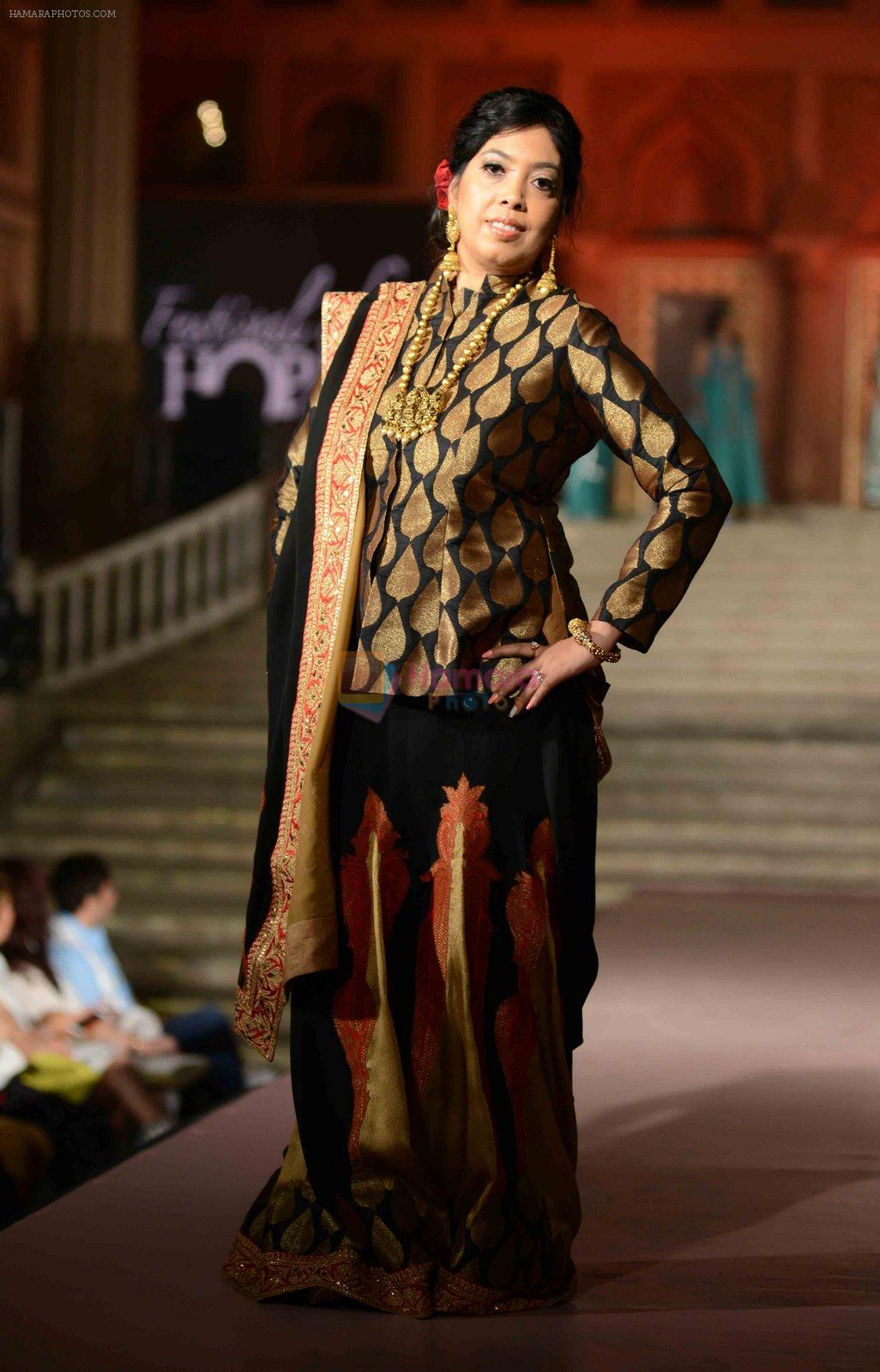 Leena Singh Show at Cancer Society of Hope fashion show in Delhi on 15th Nov 2015
