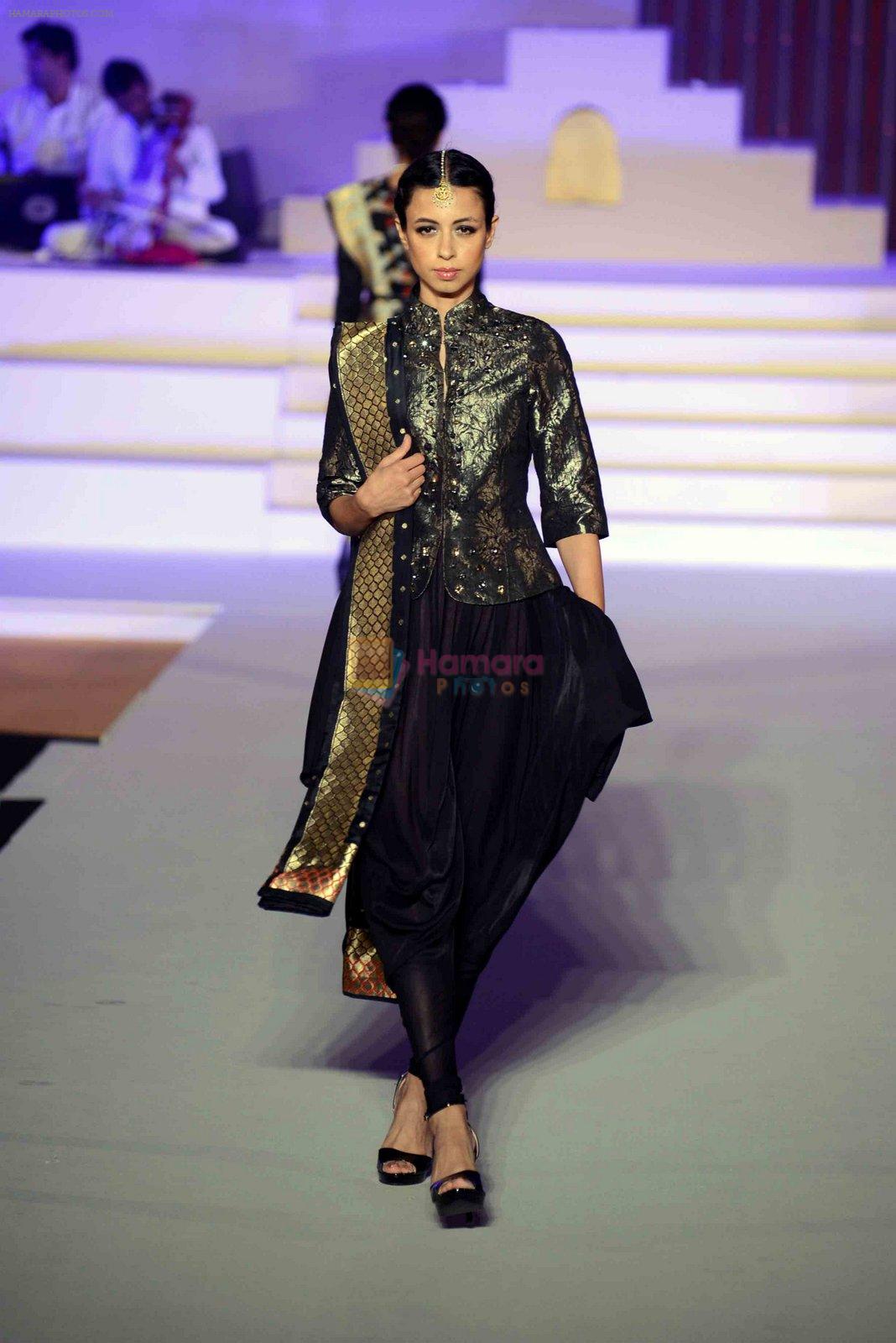 Model walk the ramp for Threads of Banares fashion show in Delhi on 15th Nov 2015