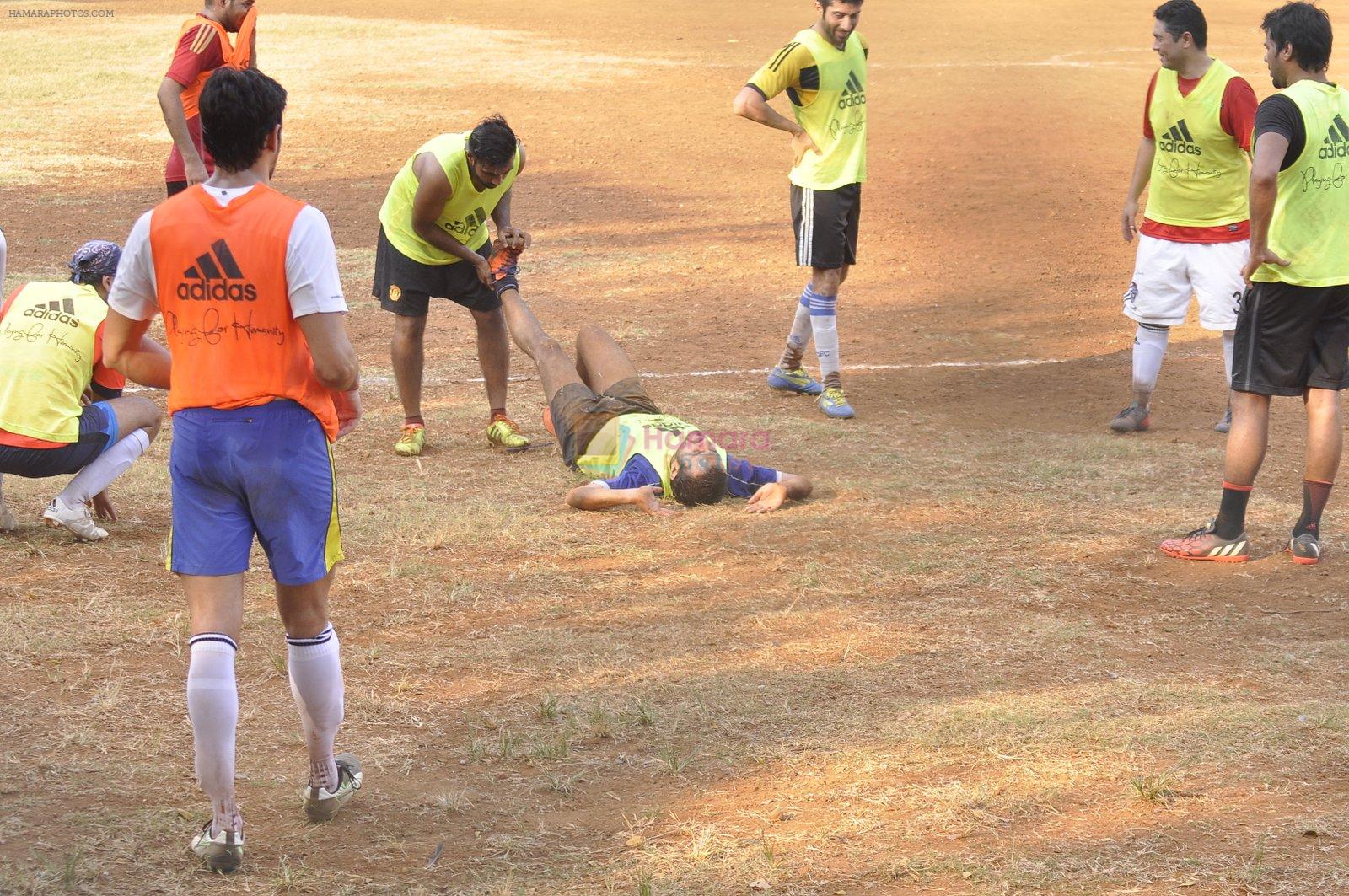 Sidharth Malhotra snapped at soccer match on 15th Nov 2015