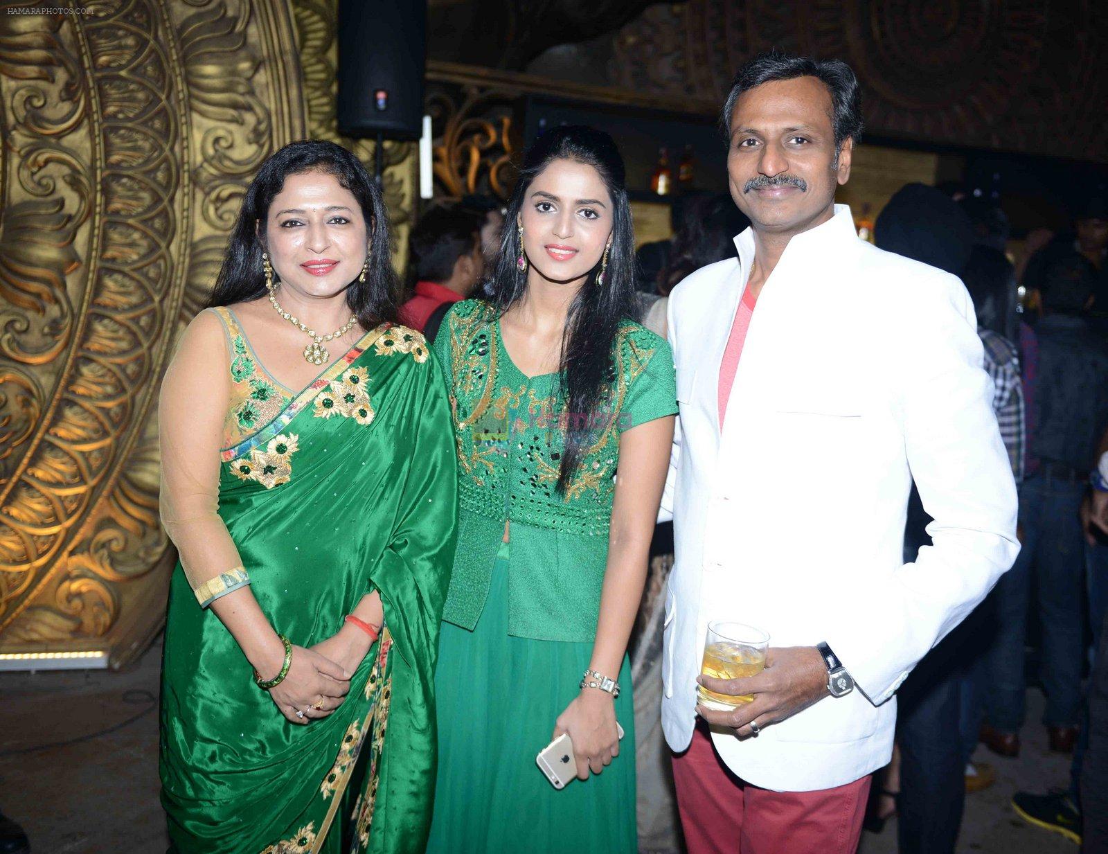 Jewellery Desiger Nitin gupta with family at Cancer Society of Hope fashion show in Delhi on 15th Nov 2015