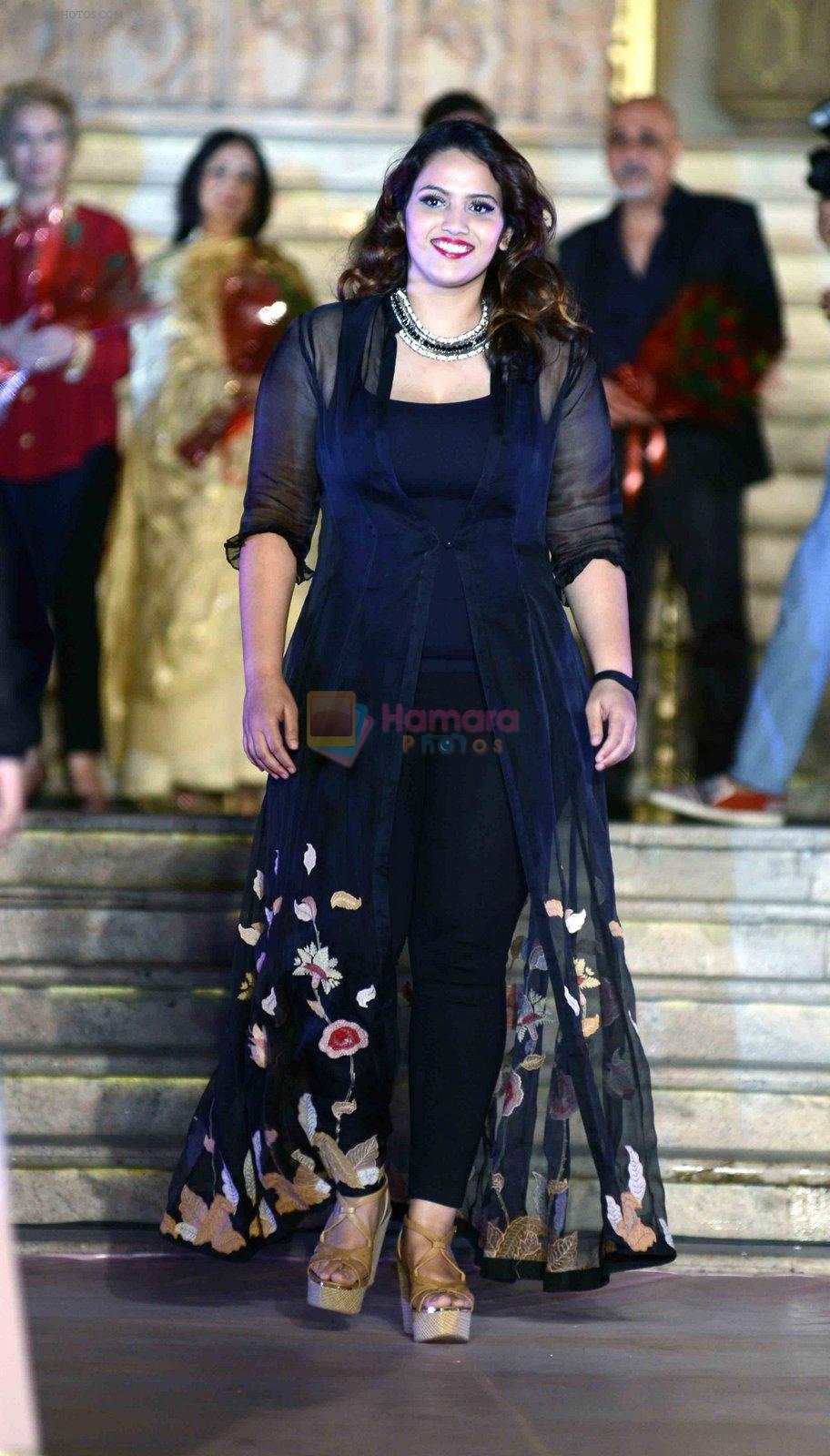 Shama Ali doughter of Muzaffar Ali at Cancer Society of Hope fashion show in Delhi on 15th Nov 2015