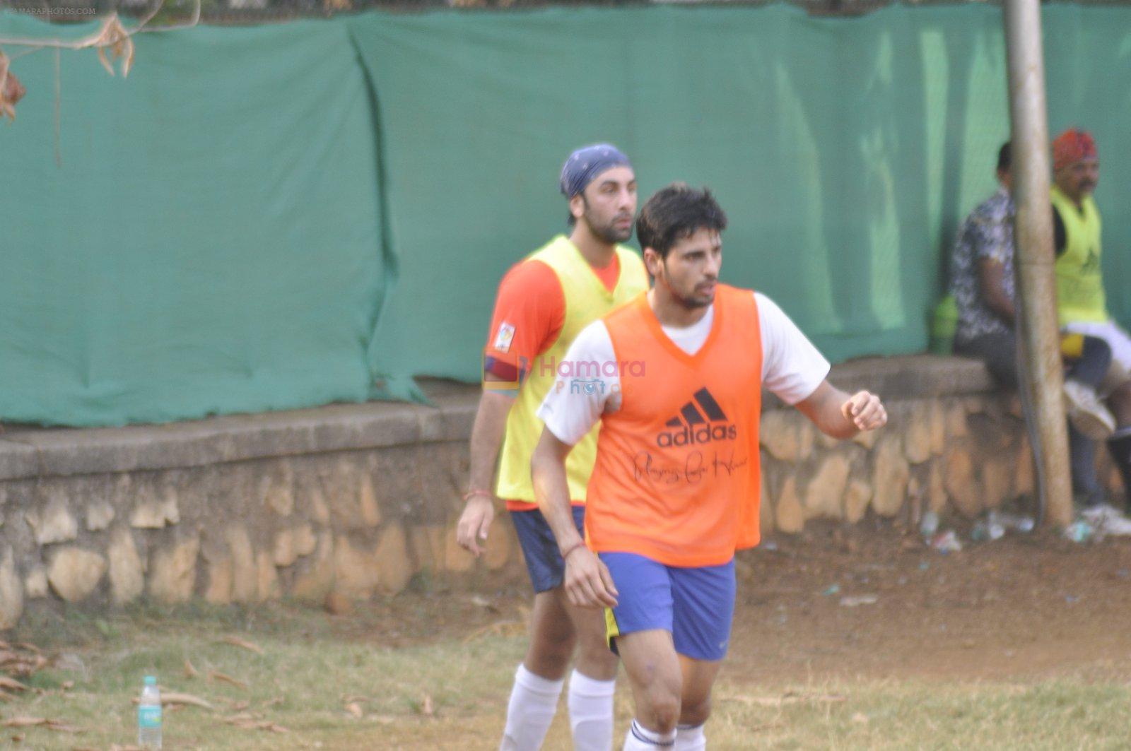 Ranbir Kapoor, Sidharth Malhotra snapped at soccer match on 15th Nov 2015