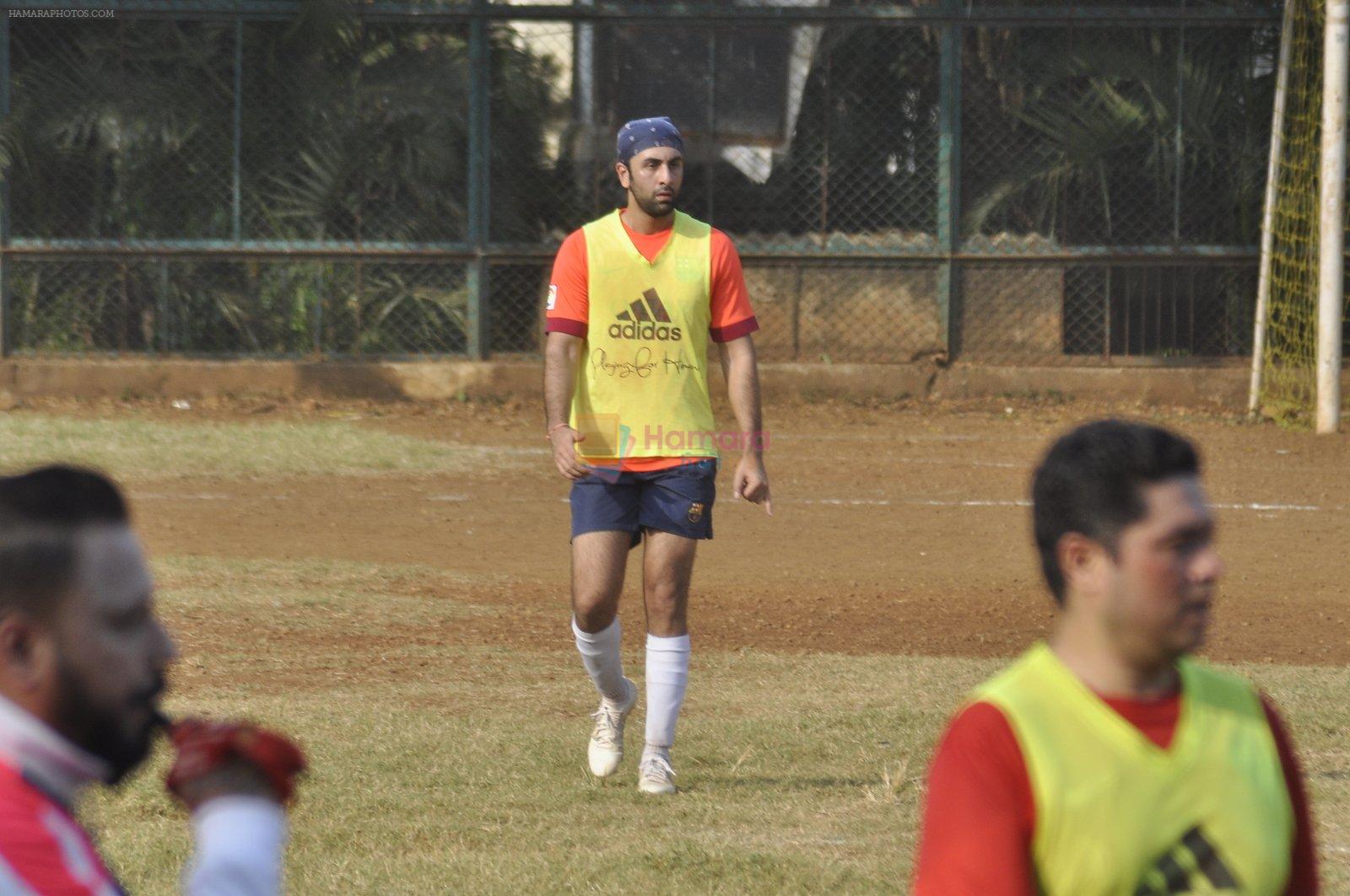 Ranbir Kapoor snapped at soccer match on 15th Nov 2015