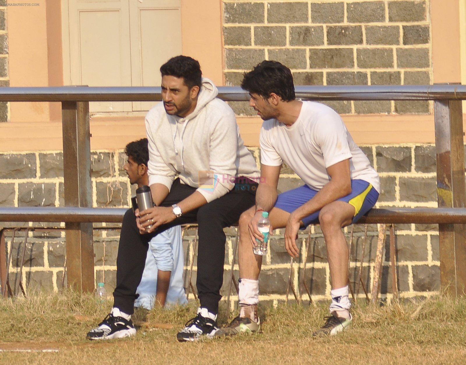 Sidharth Malhotra, Abhishek Bachchan snapped at soccer match on 15th Nov 2015