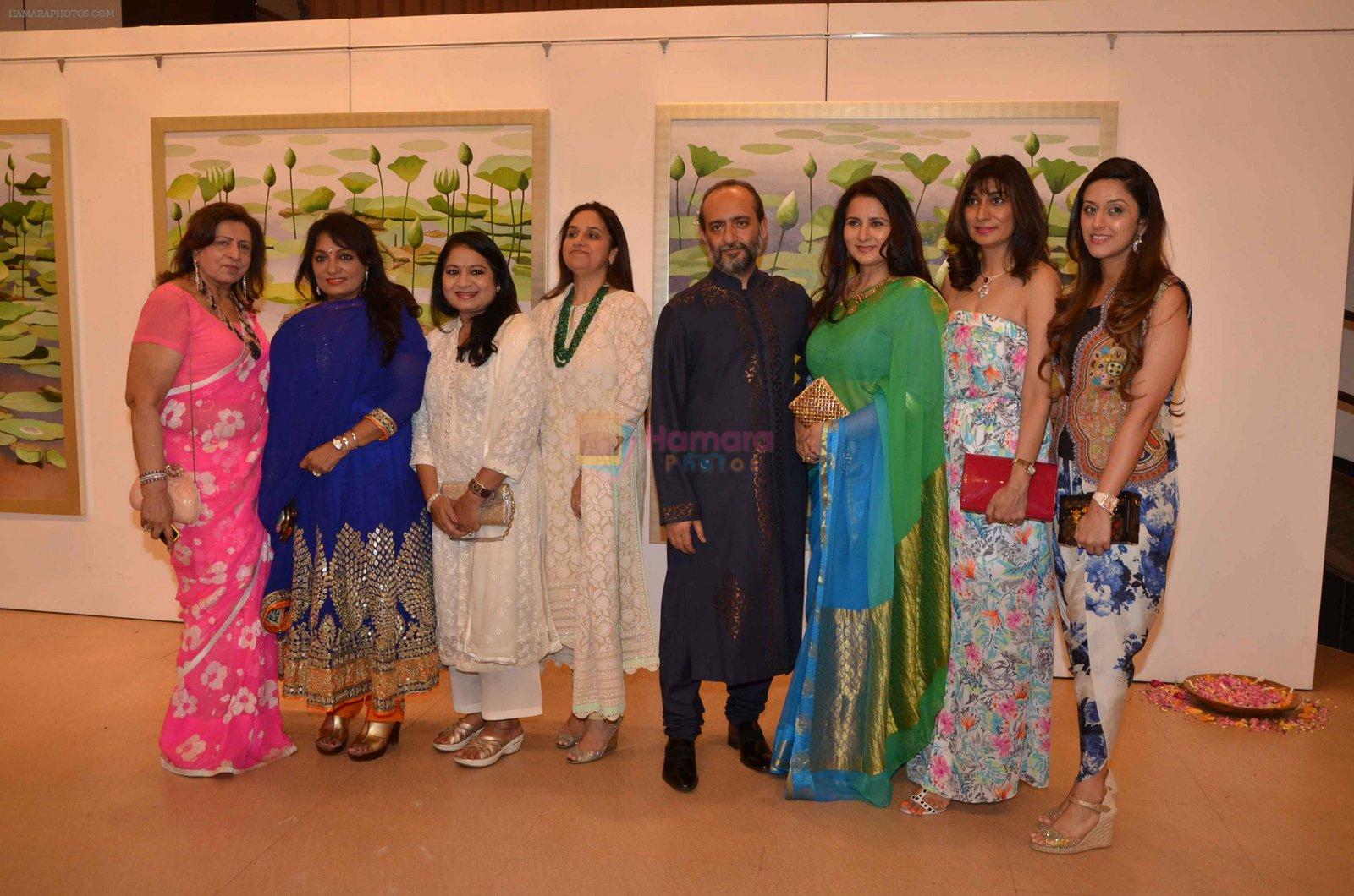 Poonam Dhillon at art exhibition launch with Bindu Kapoor of Yes Bank on 18th Nov 2015