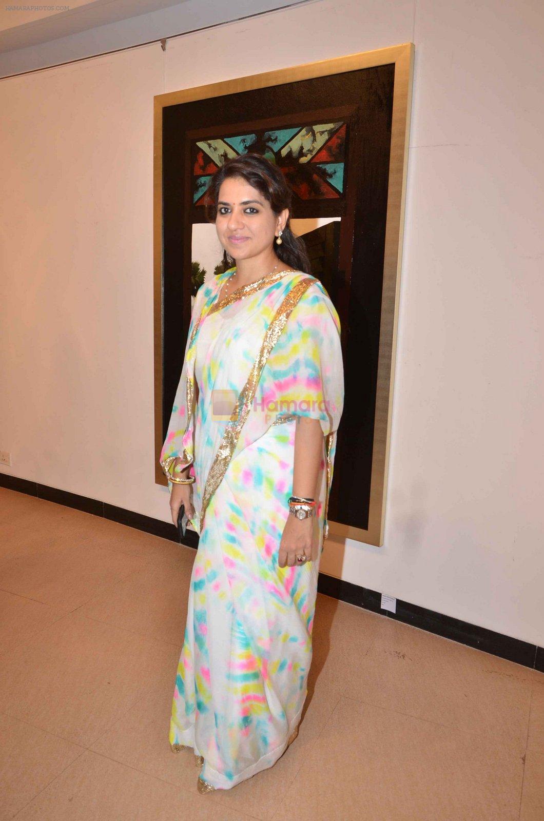 Shaina NC at art exhibition launch with Bindu Kapoor of Yes Bank on 18th Nov 2015