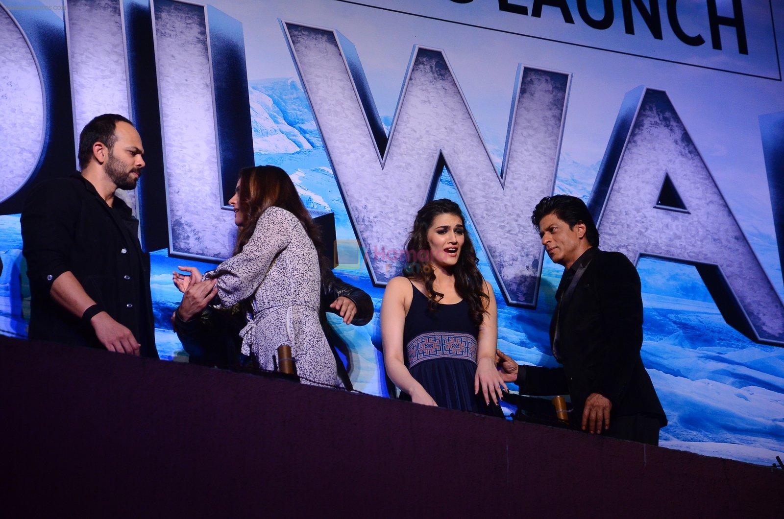 Shahrukh Khan, Kriti Sanon, Varun Dhawan, Kajol, Rohit Shetty at Dilwale song launch in Mumbai on 18th Nov 2015