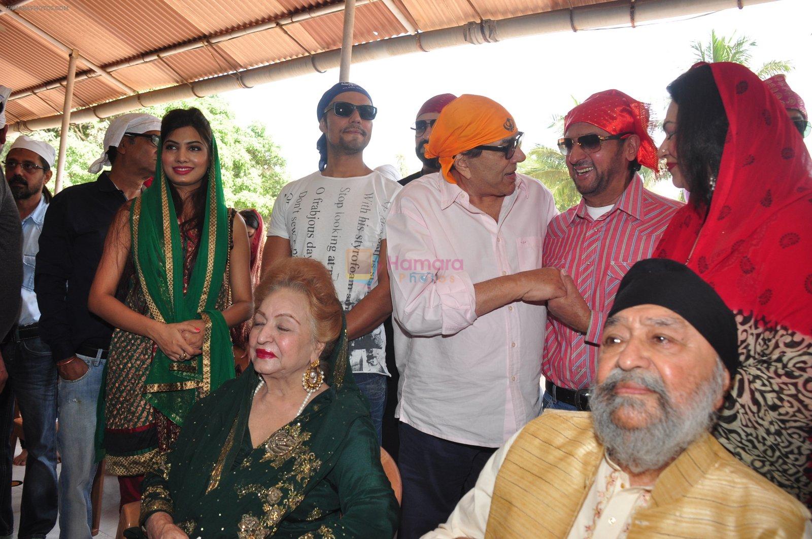 Dharmendra at Naanak Naam Jahaz hain launch on 18th Nov 2015