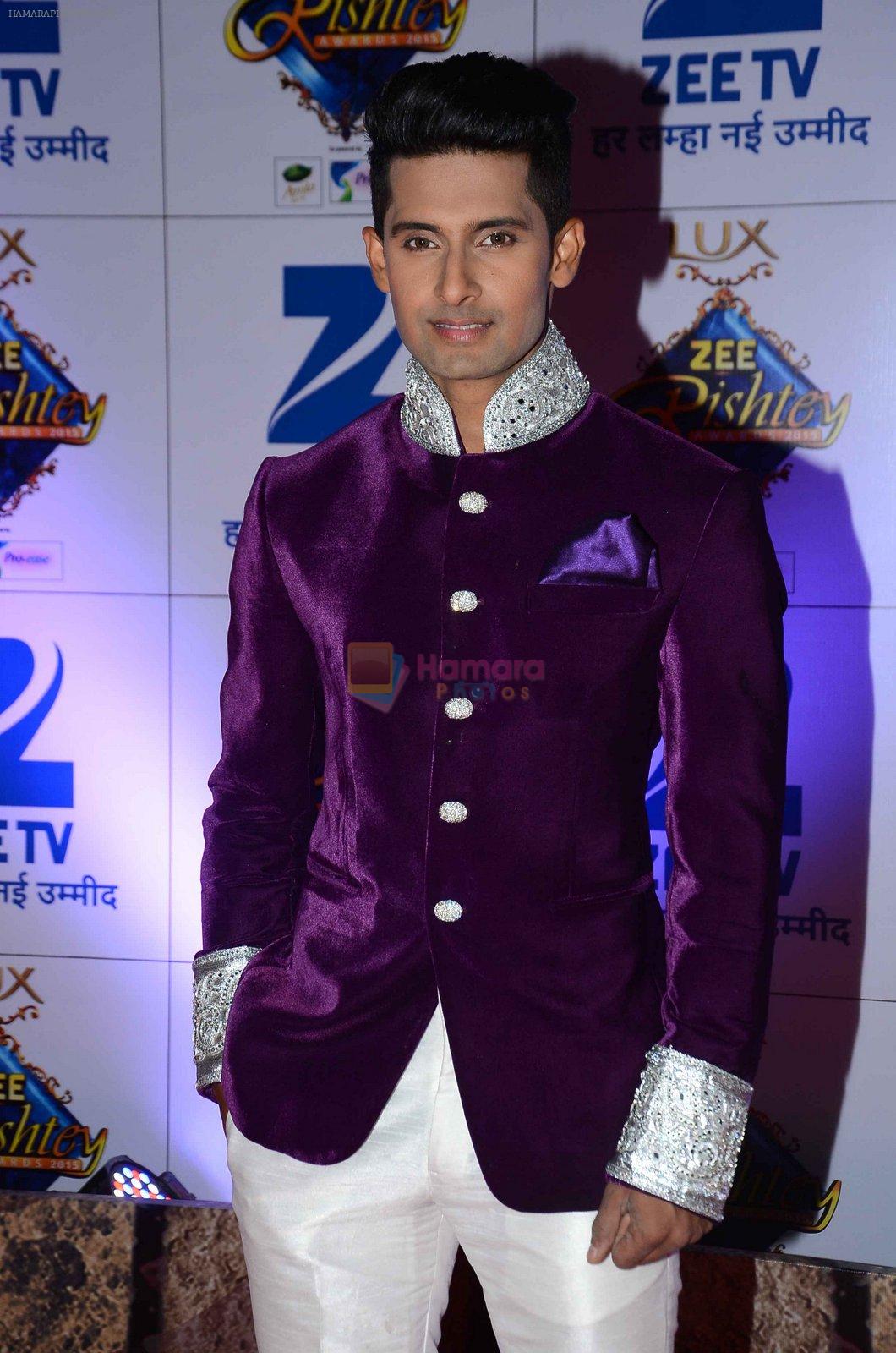 Ravi Dubey at Zee Rishtey Awards in Mumbai on 21st Nov 2015