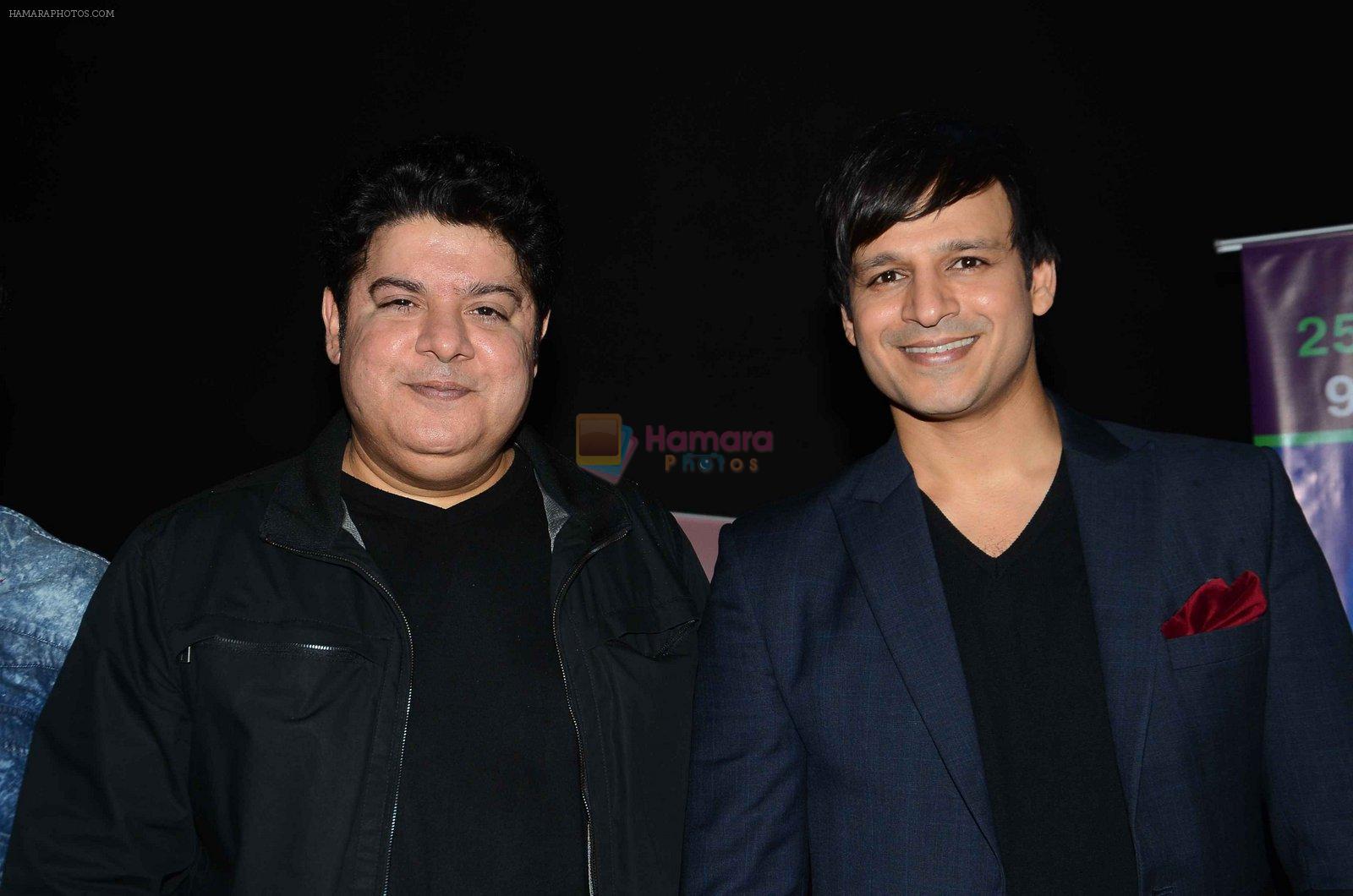 Vivek Oberoi, Sajid Khan at Zee Rishtey Awards in Mumbai on 21st Nov 2015