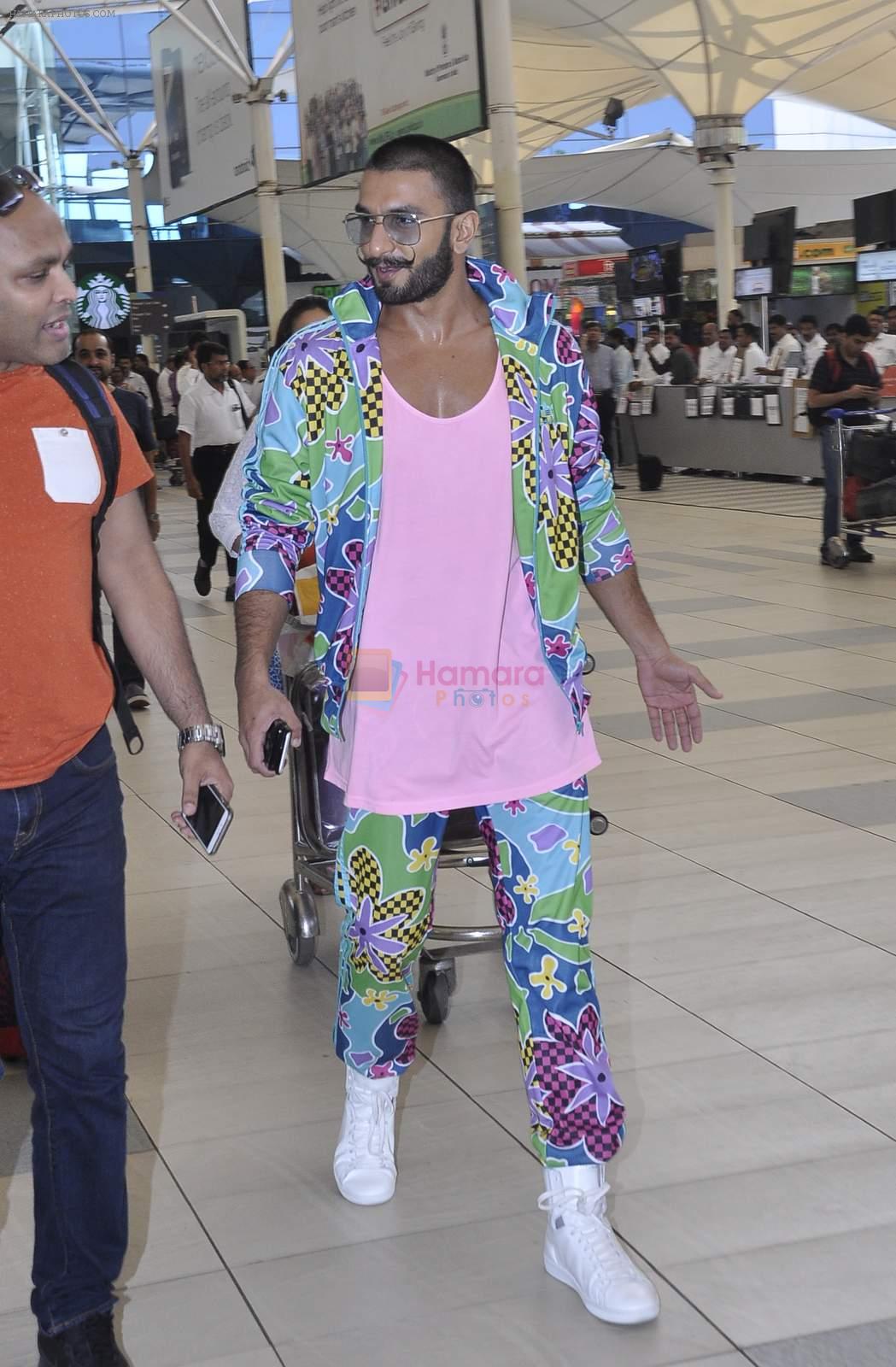 Ranveer Singh snapped at airport on 23rd Nov 2015