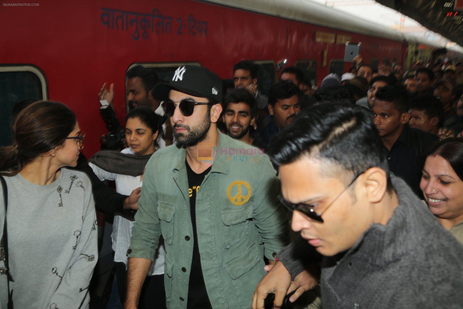 Ranbir Kapoor and Deepika Padukone in Delhi Station on 24th Nov 2015