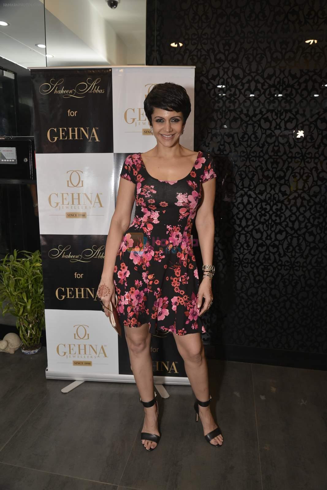 Mandira Bedi at Shaheen Abbas collection launch in Gehna Store on 24th Nov 2015