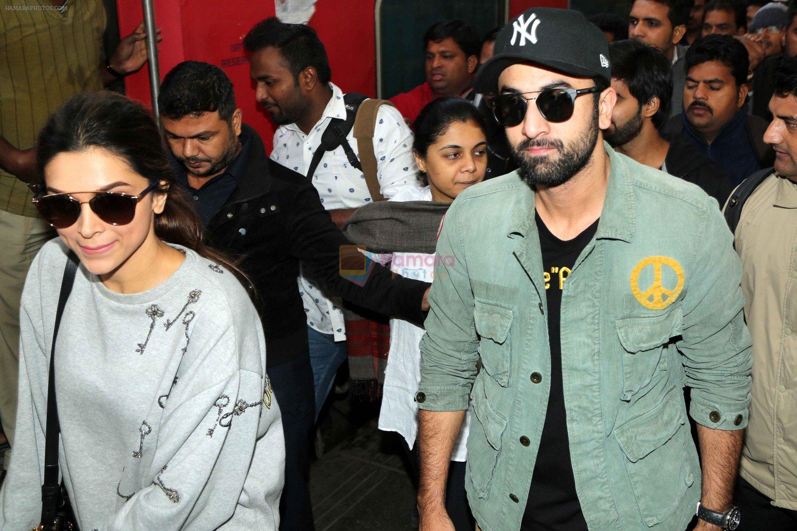 Ranbir Kapoor and Deepika Padukone in Delhi Station on 24th Nov 2015