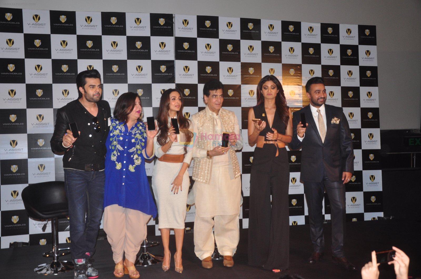 Malaika Arora Khan, Manish Paul, Farah Khan, Jeetendra, Shilpa Shetty, Raj Kundra at Shilpa Shetty launches her new brand viaan mobiles on 25th Nov 2015