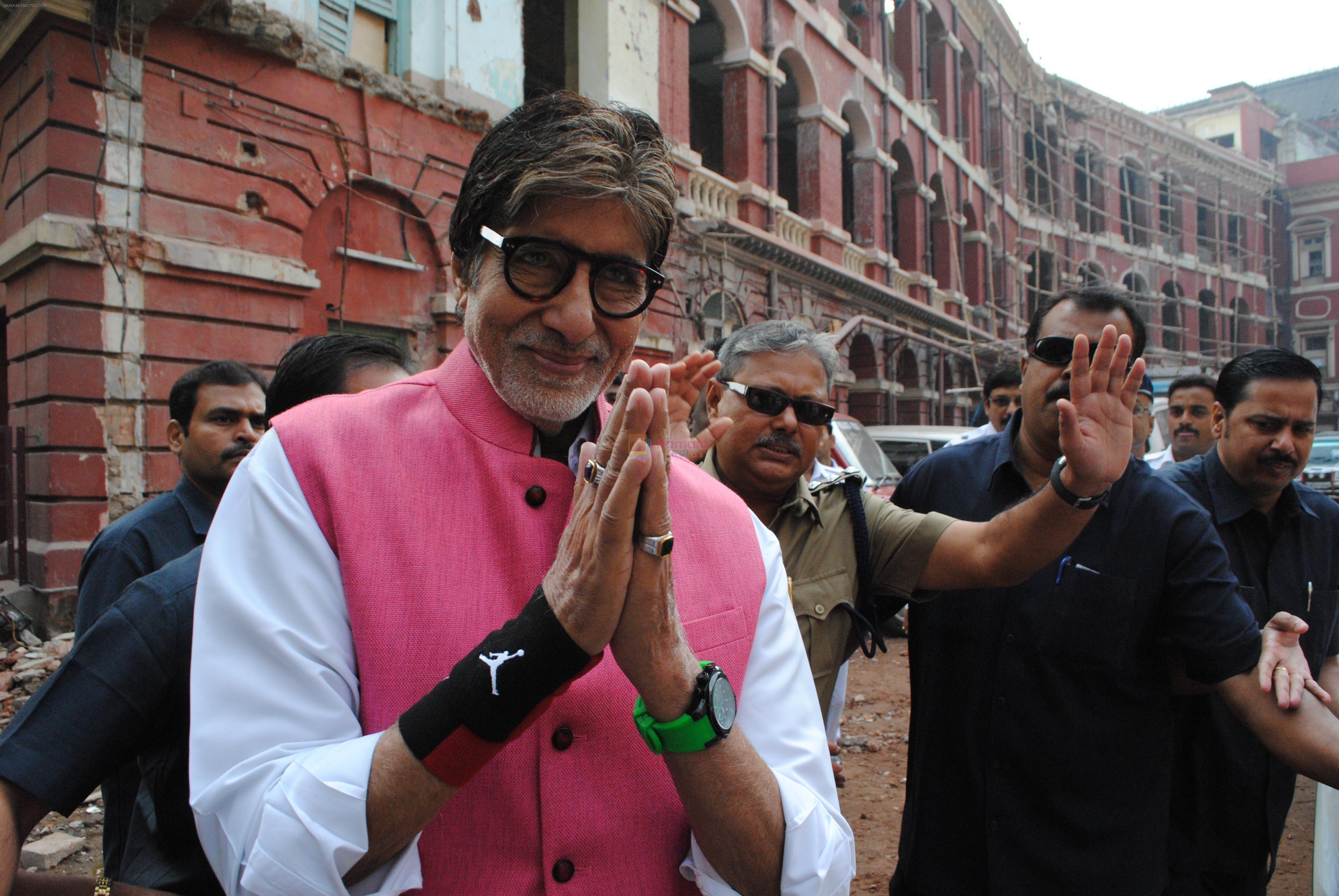 Amitabh Bachchan in Kolkata on 28th Nov 2015