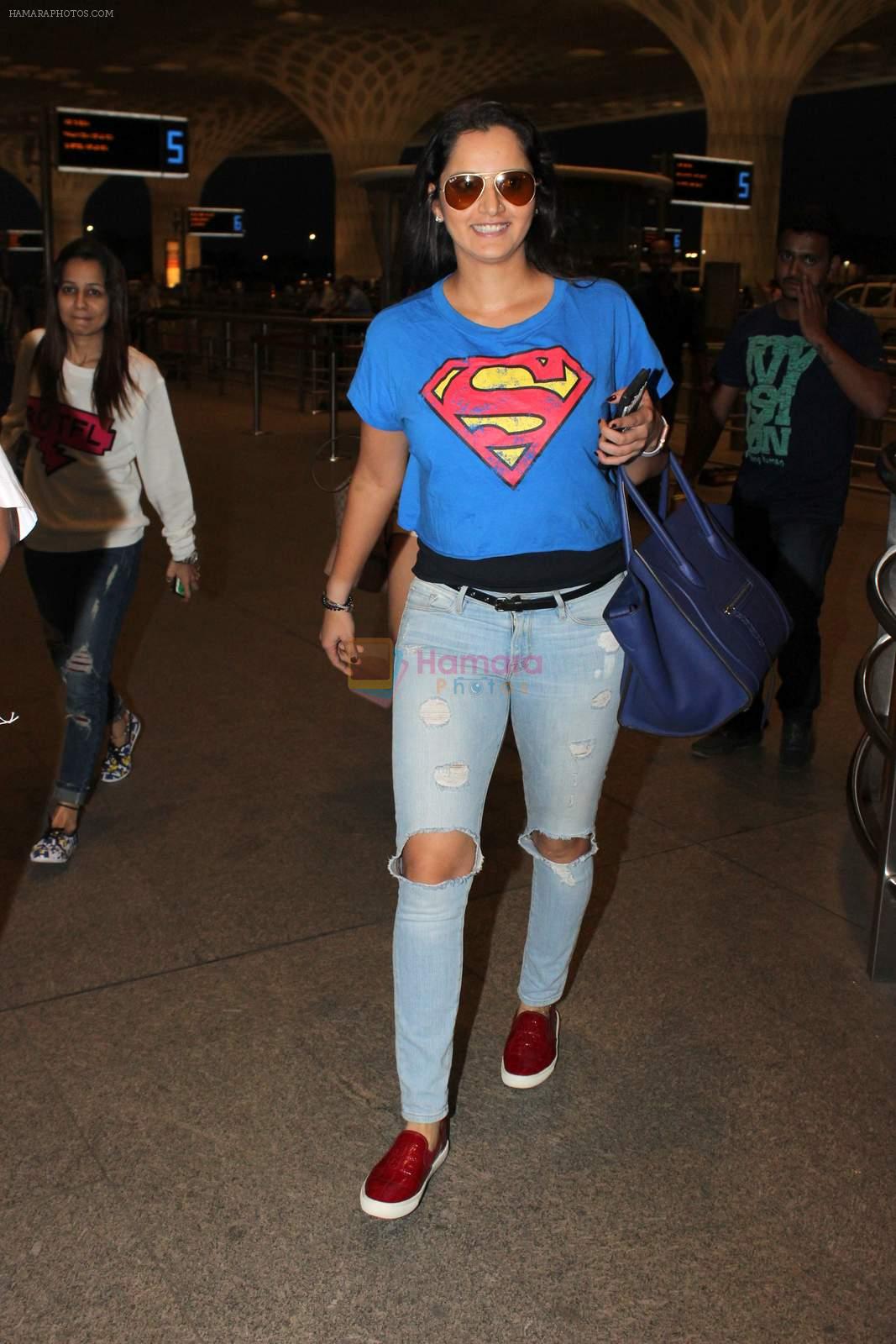Sania Mirza snapped at airport on 28th Nov 2015
