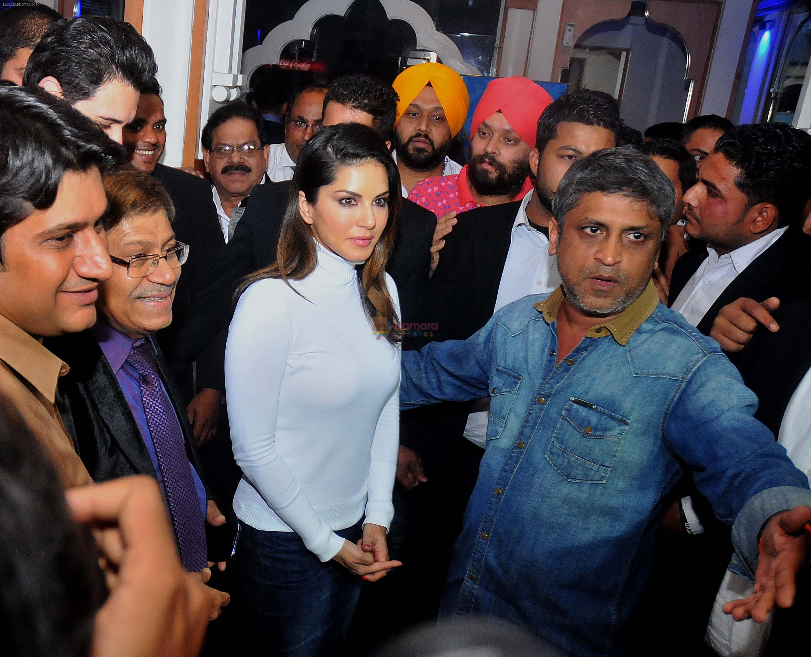 sunny leone come to CP during the distribution gifit to under privileged society in new delhi on 28th Nov 2015