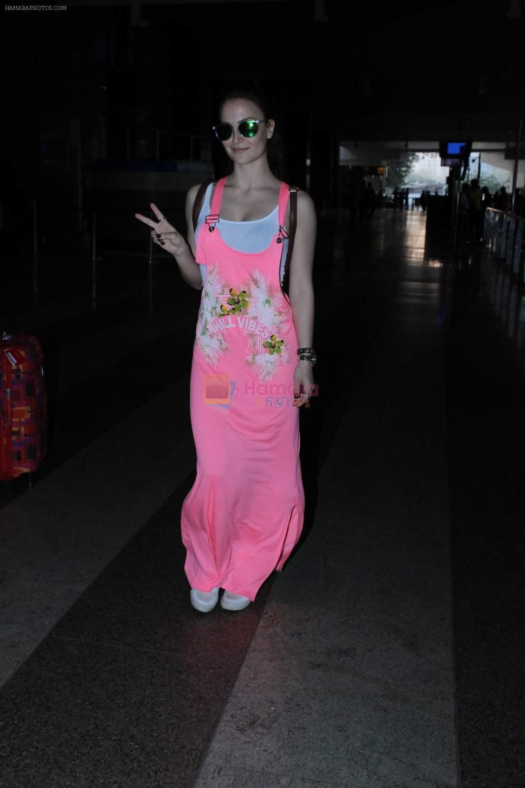 Elli Avram snapped at Airport on 29th Nov 2015